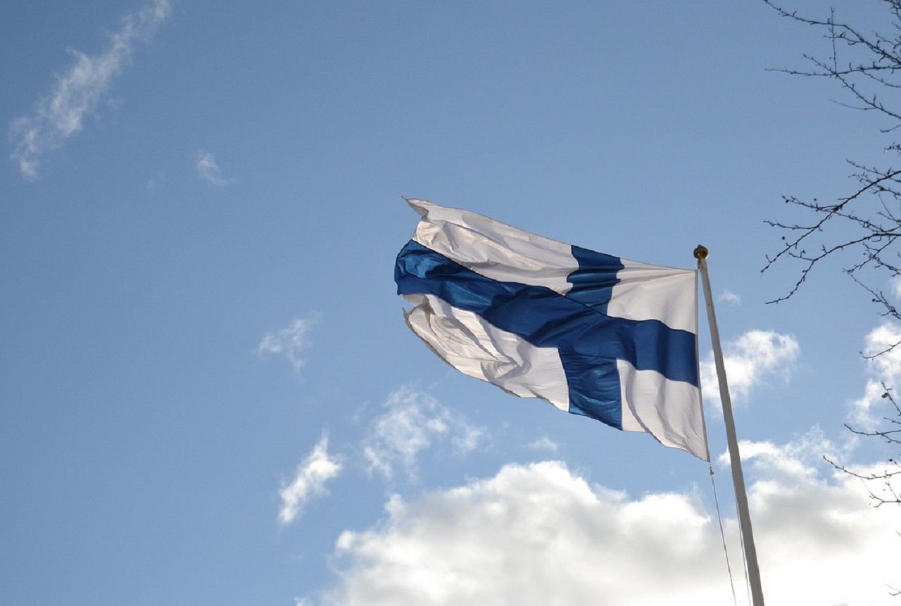 Две школьницы пыталась сбежать в Финляндию на такси