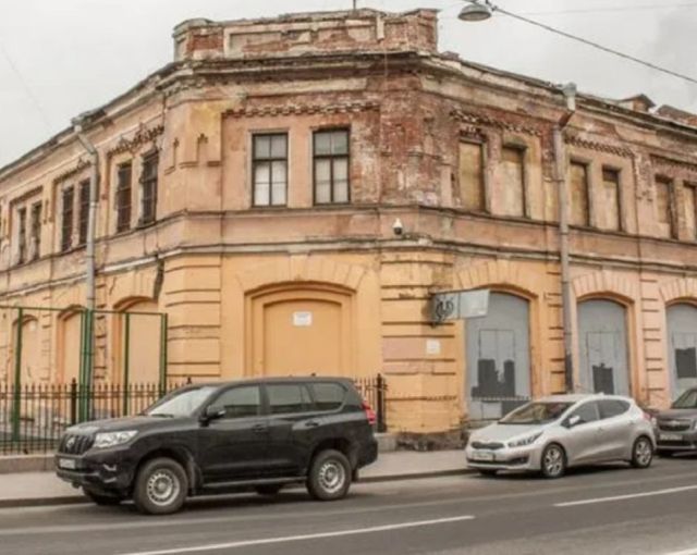 Власти Петербурга выставили на торги здание Мытного двора