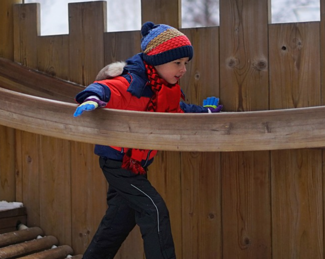 В Северодвинске установлена деревянная горка за 6 млн рублей
