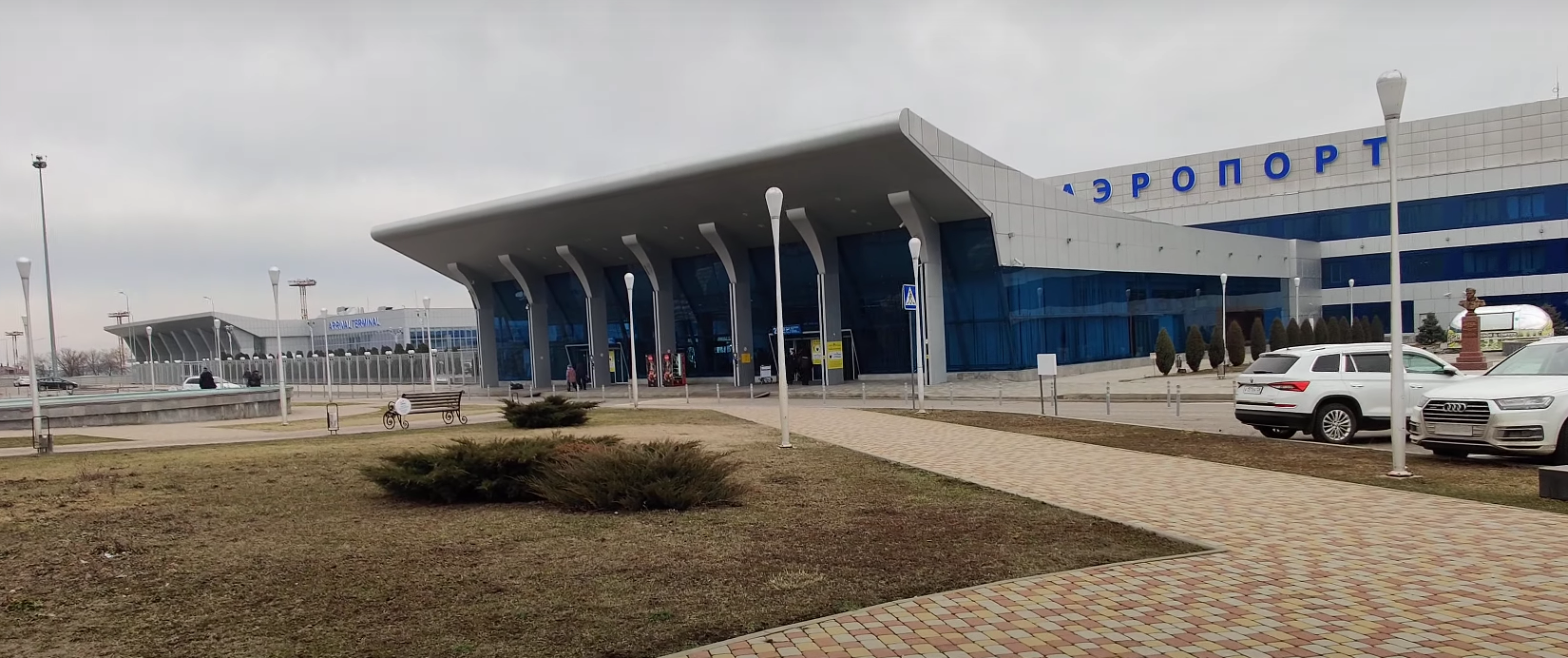 Пассажиры аэропорта в Минводах жалуются на излишнюю «принципиальность» сотрудников
