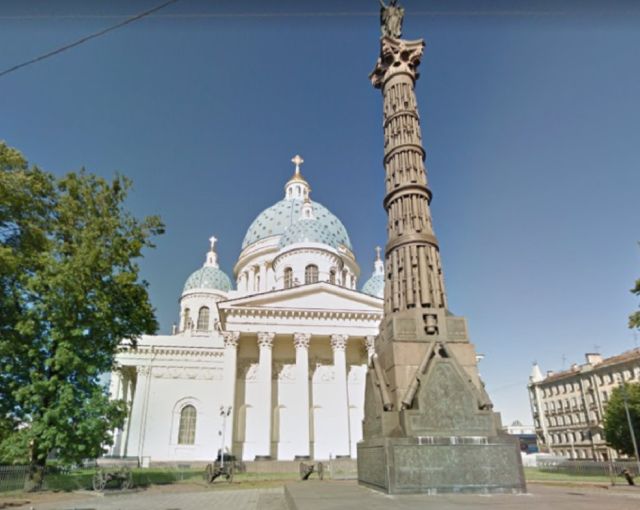 В Троицком соборе Петербурга загорелся прихожанин