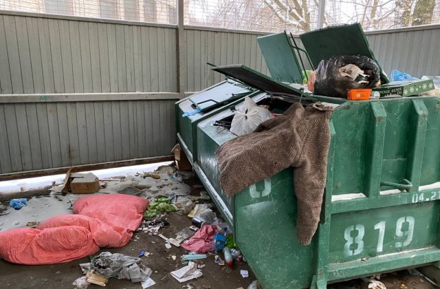 Смольный не сдержал обещание и не справился с вывозом мусора из дворов Петербурга