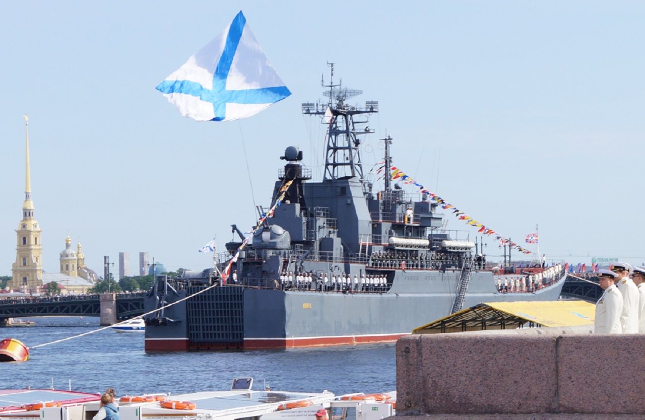 Репетиции главного военно-морского парада перекроют центр Петербурга