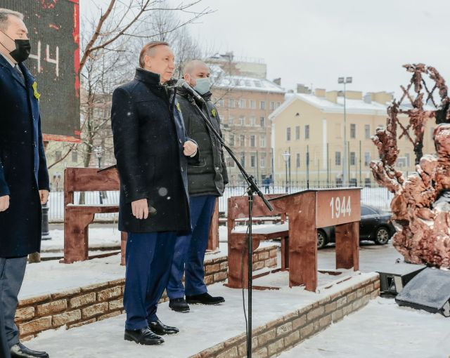 Беглов раздаривает памятники времен блокадного Ленинграда