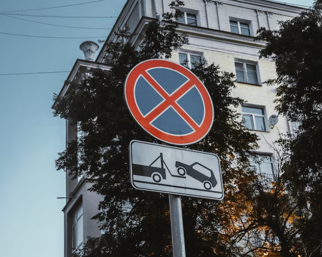 Остановка транспорта запрещена на участке улицы Поморская в Архангельске