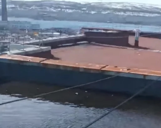 Обнаруженный на крыше дома в Мурманске бассейн ликвидировали