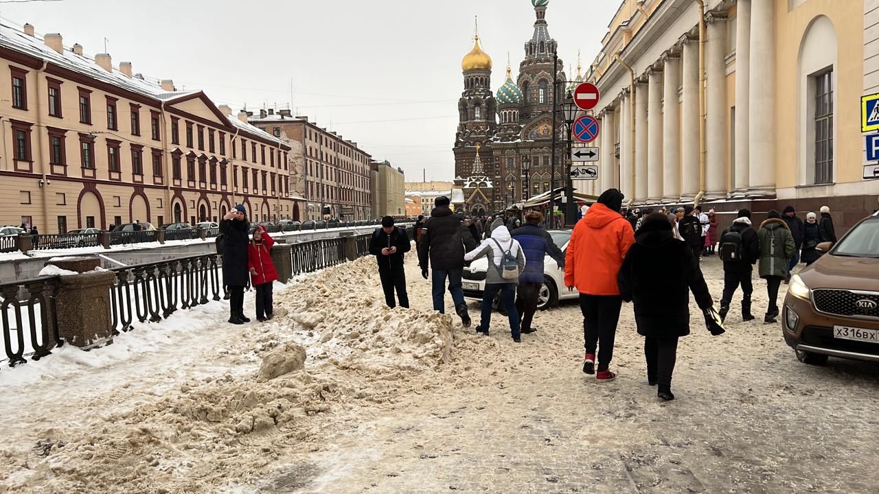 «Плохой руководитель Беглов»: блокадница раскритиковала губернатора за неубранный снег в Петербурге