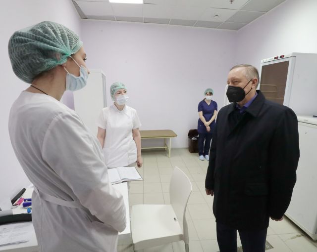 Визиты Беглова не решают проблем с соблюдением ковидных ограничений в больницах Петербурга