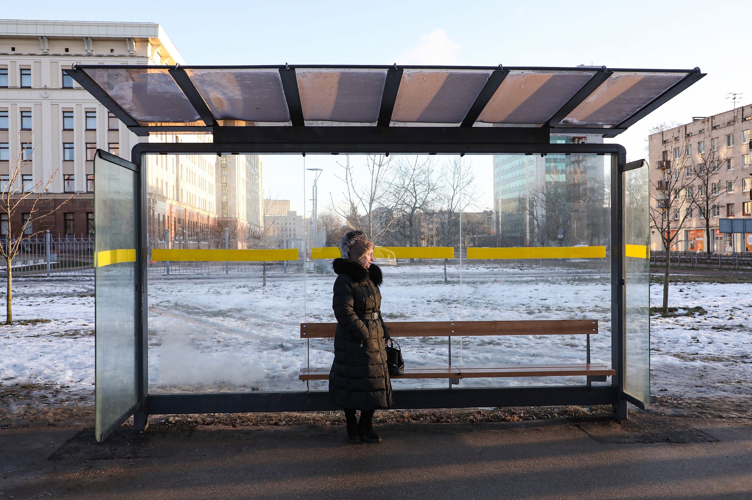 «В самую лютую погоду»: петербуржцы предложили Беглову подождать автобус в новых остановочных павильонах