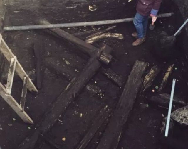 Псковские археологи нашли деревянные конструкции XV века