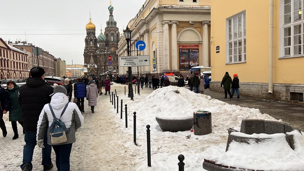 Плохая снегоуборка не позволяет блокадникам выйти на улицы Петербурга