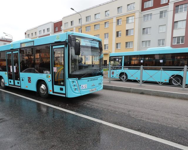 В Смольном признали срыв поставок автобусов ко второму этапу транспортной реформы