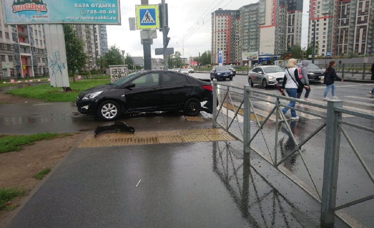 В Петербурге задержали водителя, насмерть сбившего мотоциклиста на Кушелевской дороге