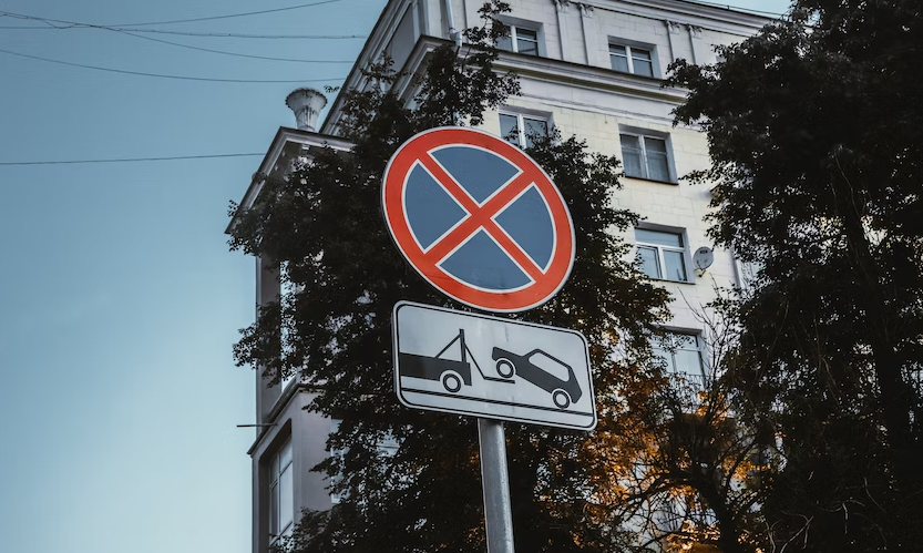 Остановка транспорта запрещена на участке улицы Поморская в Архангельске