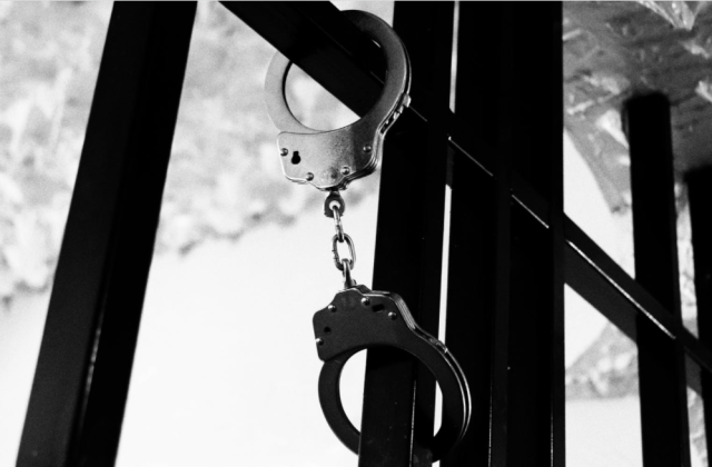 Осужденного за наркотики преступника уличили в изнасиловании детей в Мурманске