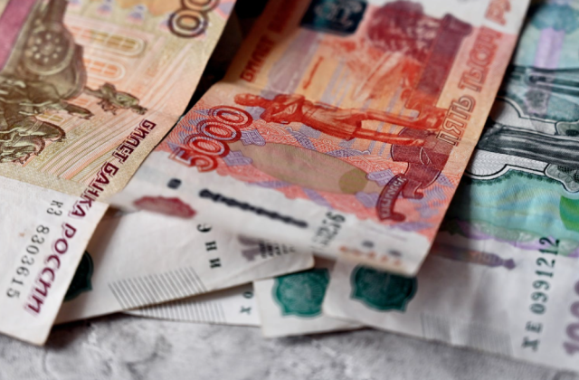 Дефицит наличных денег в Калининградской области прокомментировал Алиханов