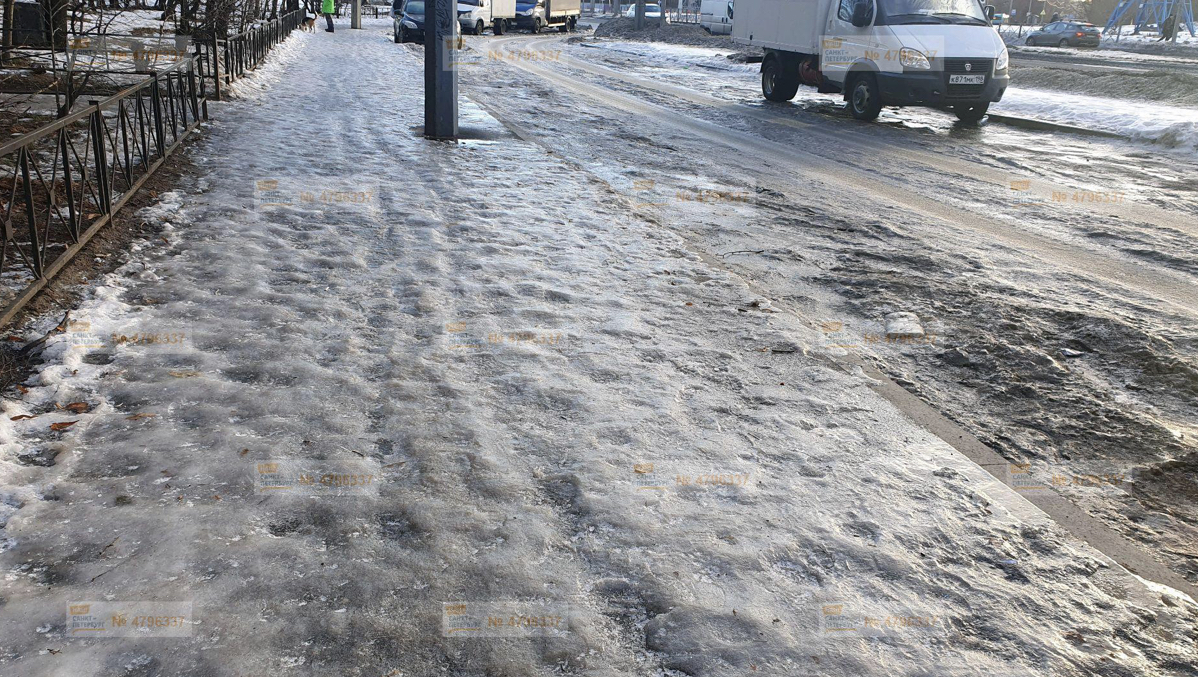 Более восьми тысяч петербуржцев пожаловались на некачественную снегоуборку в городе